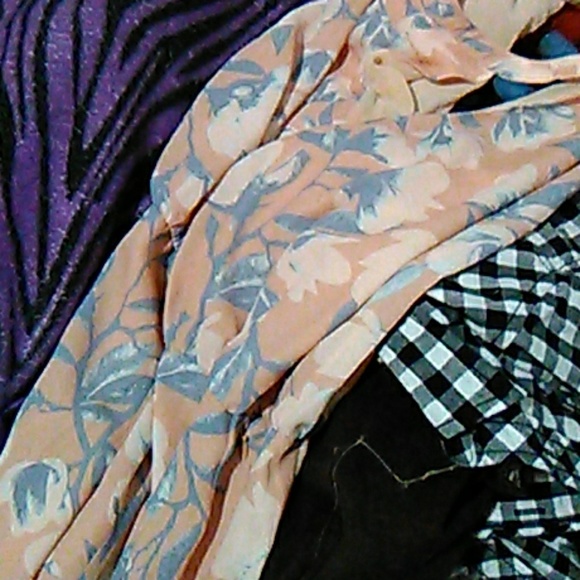 Dress by paper crown - Picture 2 of 2